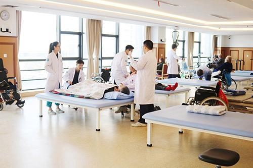 中医康复专业本科课程中现代康复技术类课程的实践实训课有哪些具体要求？